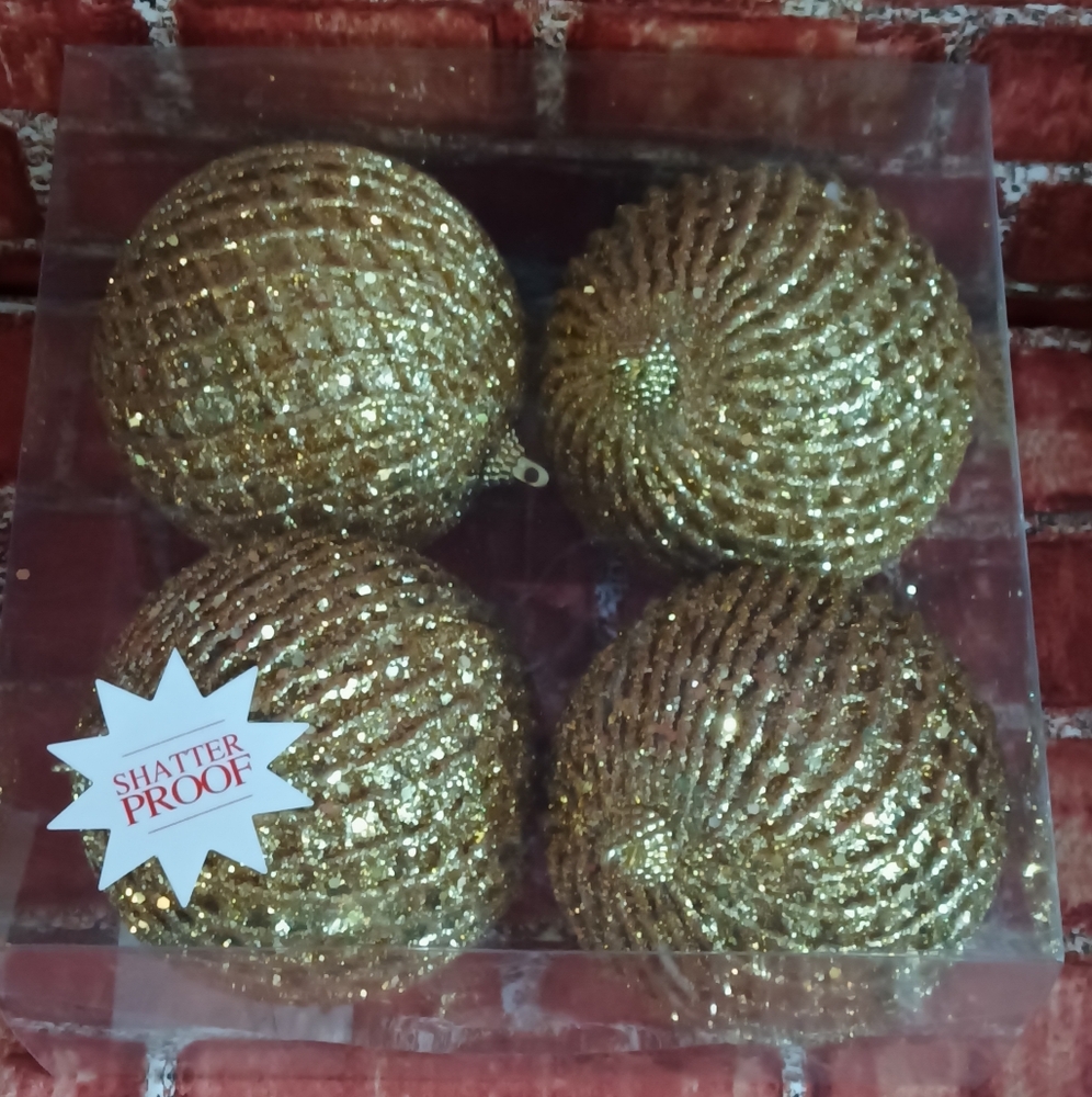 𝑮𝒐𝒍𝒅 𝑺𝒉𝒂𝒕𝒕𝒆𝒓𝒑𝒓𝒐𝒐𝒇 𝑳𝒂𝒓𝒈𝒆 𝑩𝒂𝒍𝒍 𝑶𝒓𝒏𝒂
